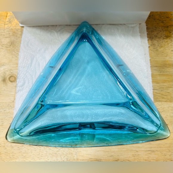 Vintage Hazel Atlas Glass Art deco ashtray in aqua blue color. Mint condition! - Picture 2 of 3